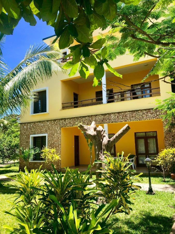 Flametree Beach Homes Diani Beach Eksteriør billede